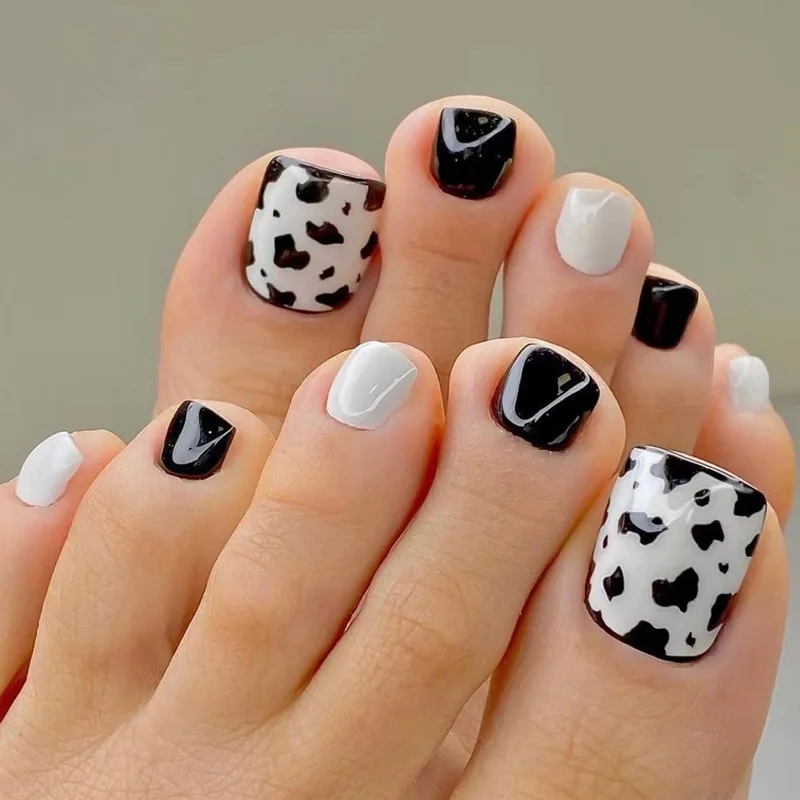 

24 Pieces Of Summer Black And White Cow Pattern Toenail Armor Piece For Wearing Toenails