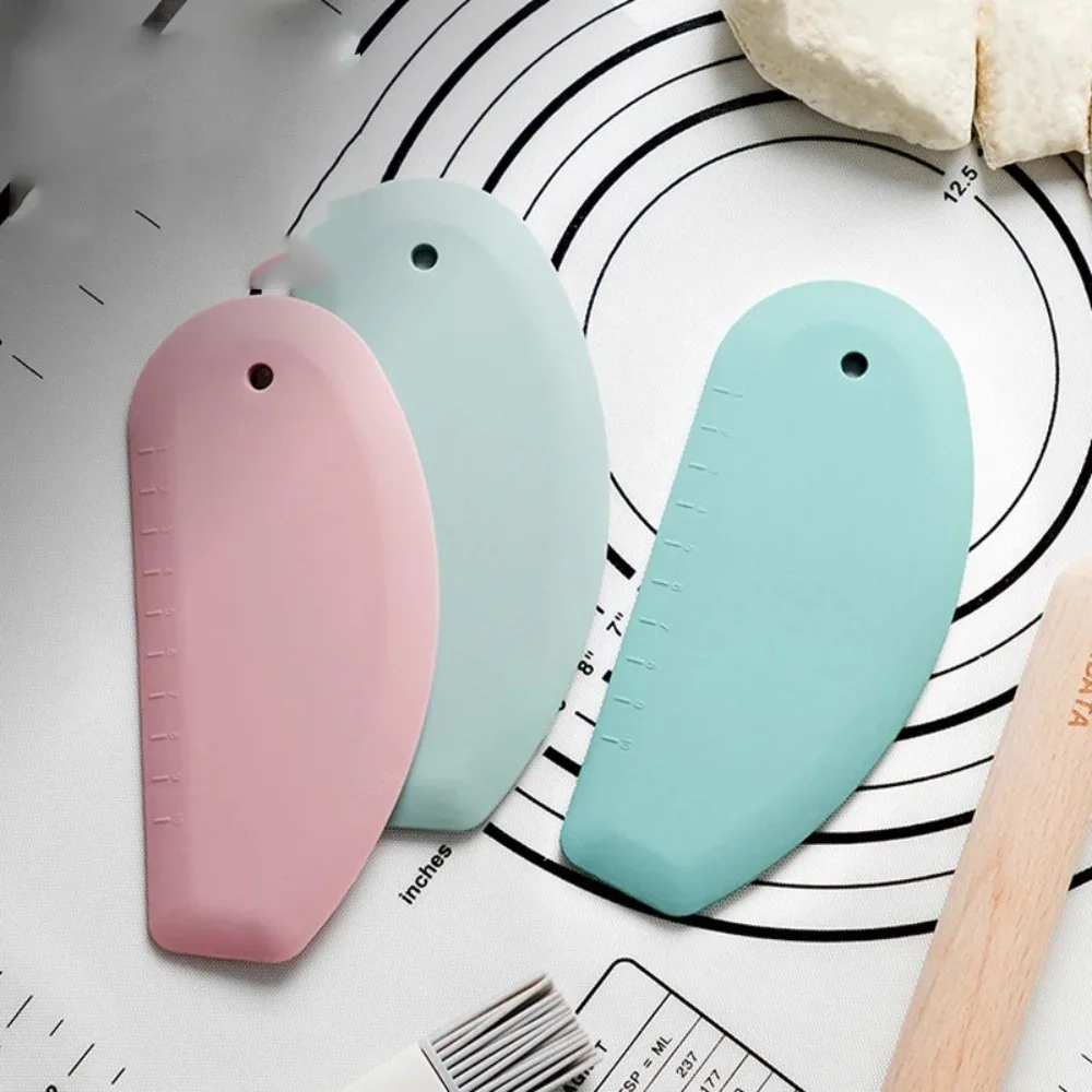 

Flexible Cake Scraper New Multi-purpose Silicone Bread Dough Cutter Non-stick Kitchen Utensils Baking Decorating Tools