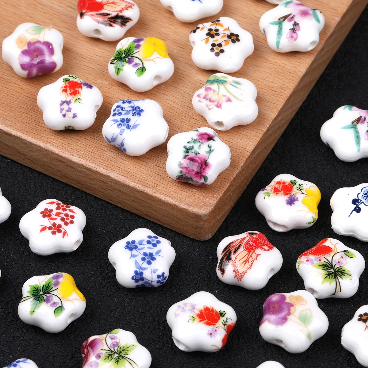 20pcs Random Shape Floral Print Ceramic Loose Beads DIY Decor Pen Bracelet Craft Supplies