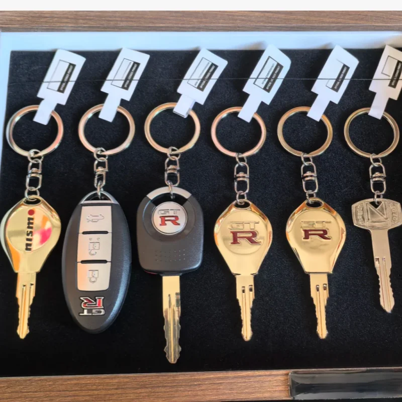 

Metal Car Key 1:1 Simulation Gtr Official Original Ornament Model Simulation Car Key Character Pendant Decoration Gashapon Toy