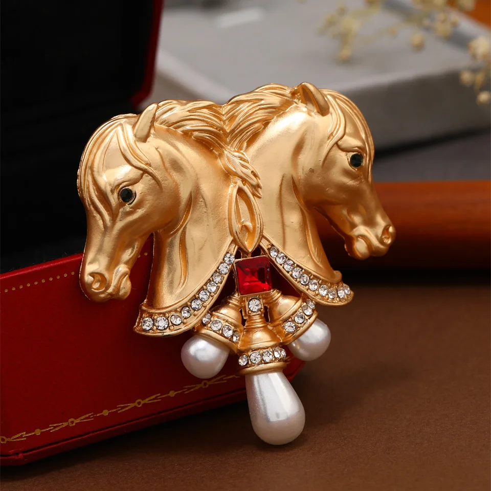 Matte Metal Series Double Horse Head Brooch Baroque Palace Style Pearl Rhinestone Pin Fashion Coat Cardigan Buckle Accessories