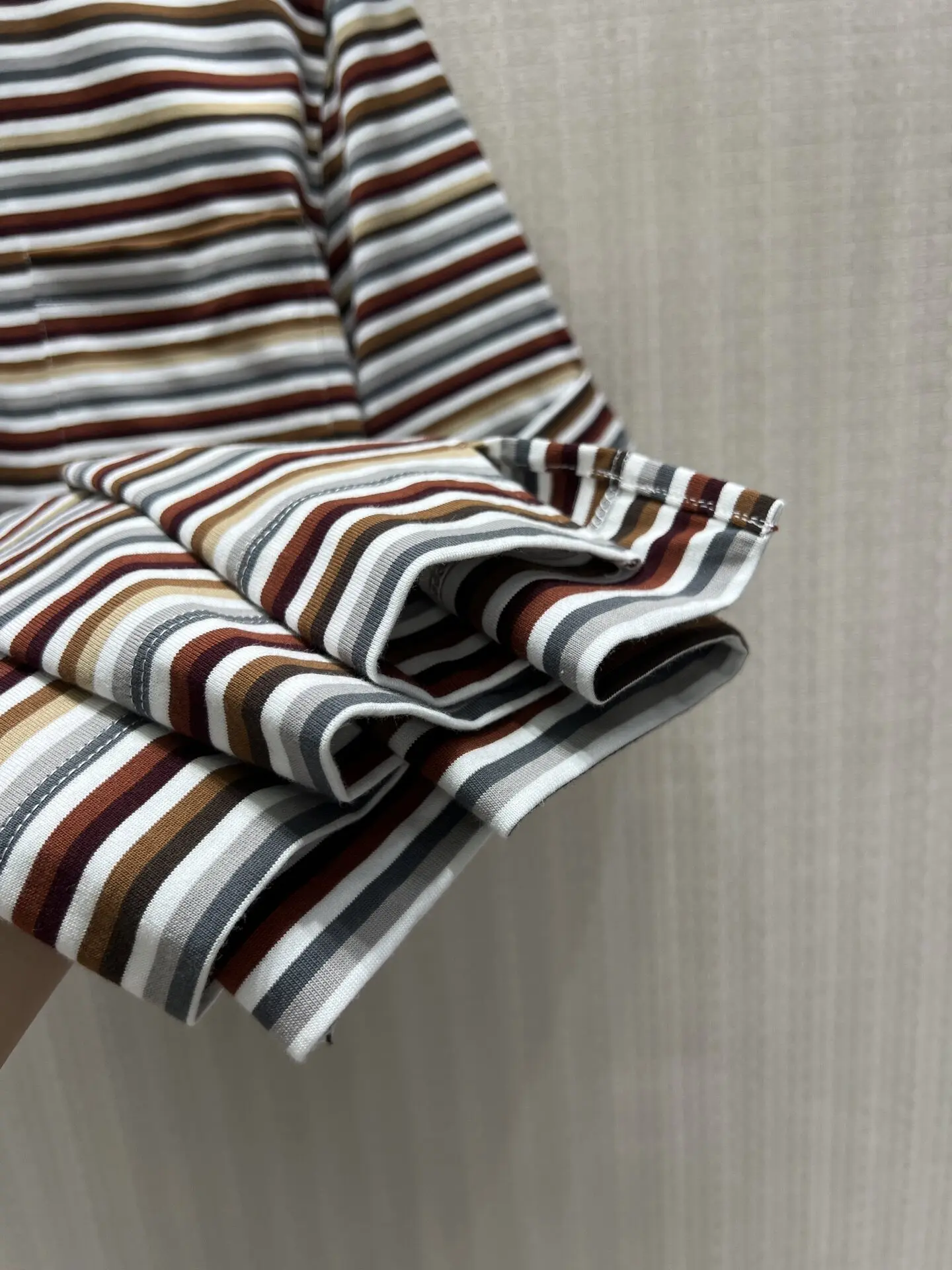 New Fashion All-match Slimming Round Neck Short Sleeve Striped T-shirt Female Style Light Luxury Simple Exquisite Embroidery