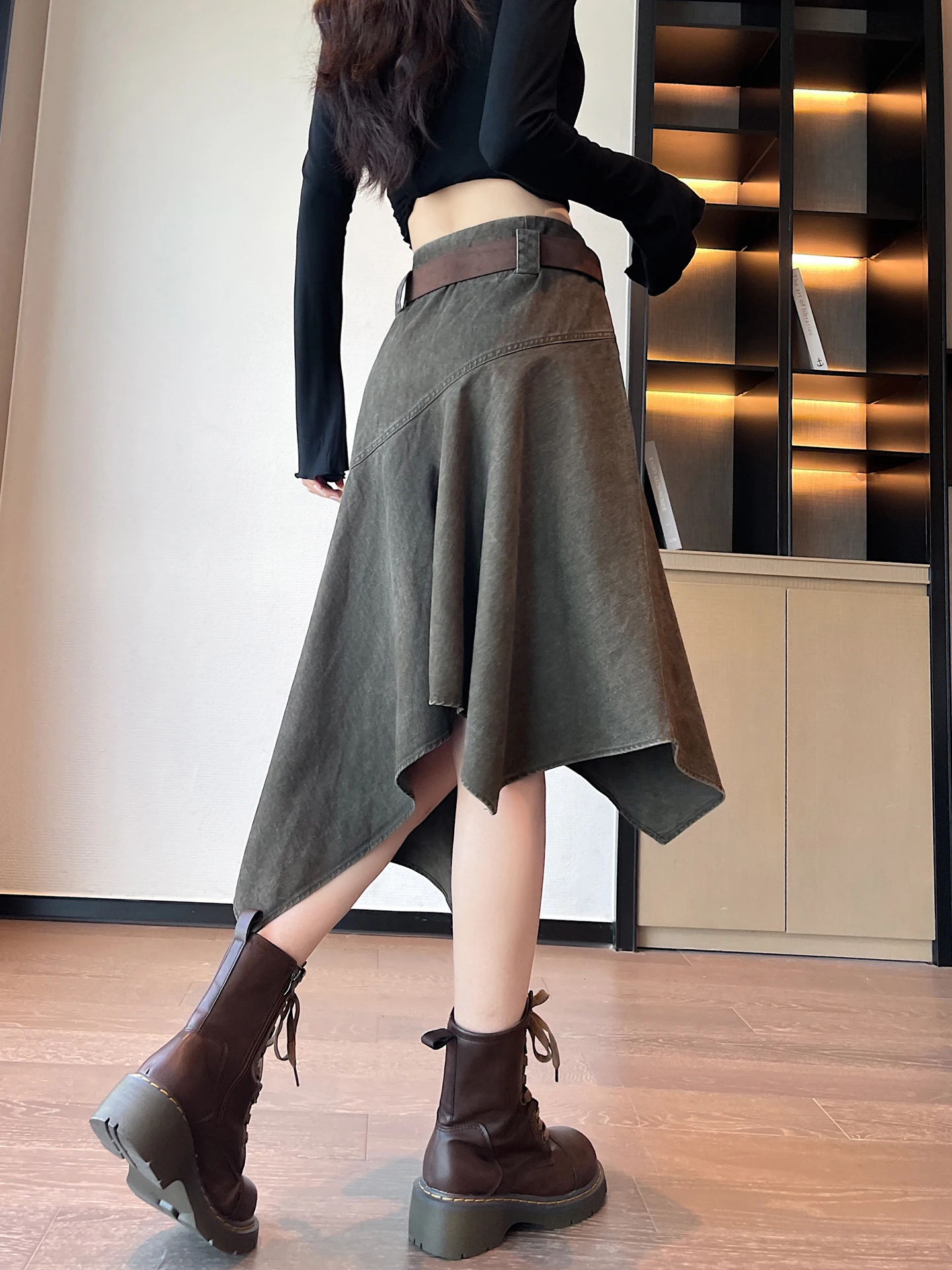 

Women's Retro Asymmetrical Denim A-line Skirt High-waisted Slim Irregular Hem Mini Skirt Knee-length Autumn Versatile Workwear