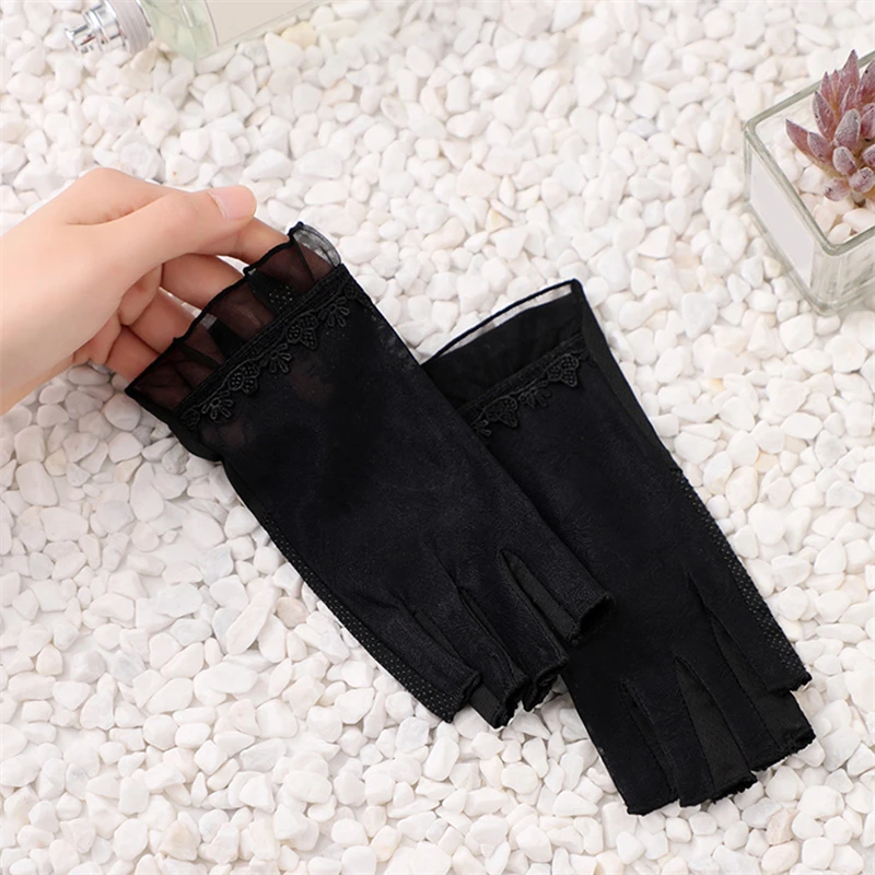 

Women Summer Ice Silk Sexy Lace Thin Sunscreen Half-Finger Gloves High Elasticity Non-Slip Breathable Mesh Drive Cycling Soft