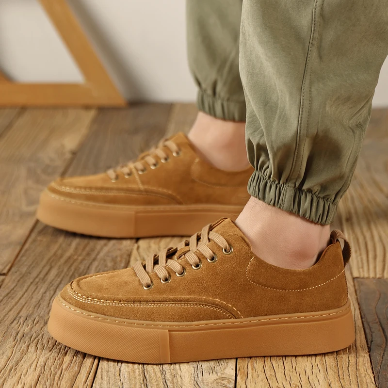 New Luxury Designer  Cow Suede Loafers Men Fashion British Casual Men Leather Shoes Breathable Sneakers Breathable Lace-up