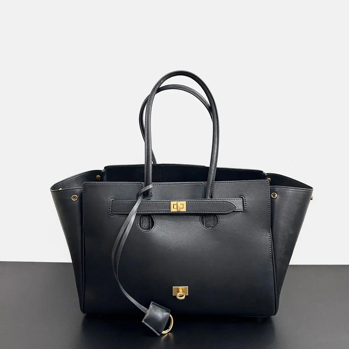 Sac à bandoulière de luxe grande capacité en cuir noir de haute qualité avec fermoir argenté/doré, s