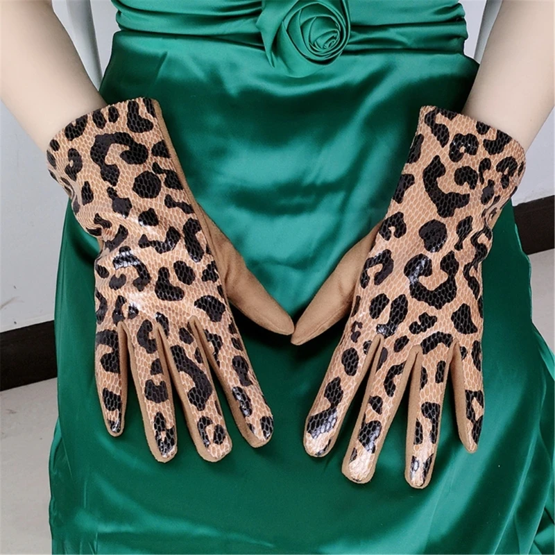 2pack Stylish Women's Short Gloves Leopards Pattern Mittens Casual Gloves for Various Hand Sizes