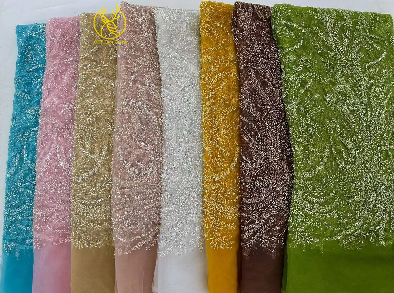 Luxuriöser goldener afrikanischer Pailletten-Spitzenstoff, hochwertiger französischer bestickter Spitzenstoff mit Perlen, nigerianischer Spitzenstoff für Damen-Partykleider – Detail 3