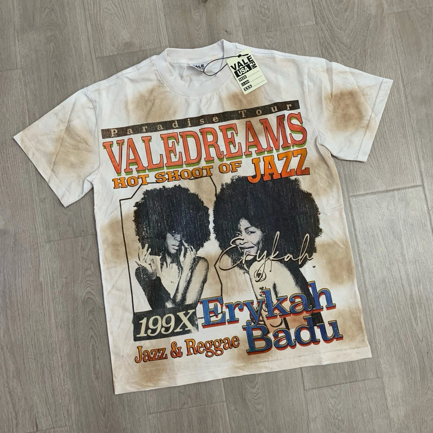 

Футболка V Forever Valley Sport с белой печатью, напечатанная методом прямой струйной печати, в стиле Old Fashioned American Sport.