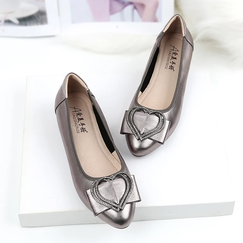 Plus Size Women's Shoes 41-43 Spring And Summer Mother's shoes Leather Soft-soled Pointed Flat Shoes Shallow Shoes Boat Shoes