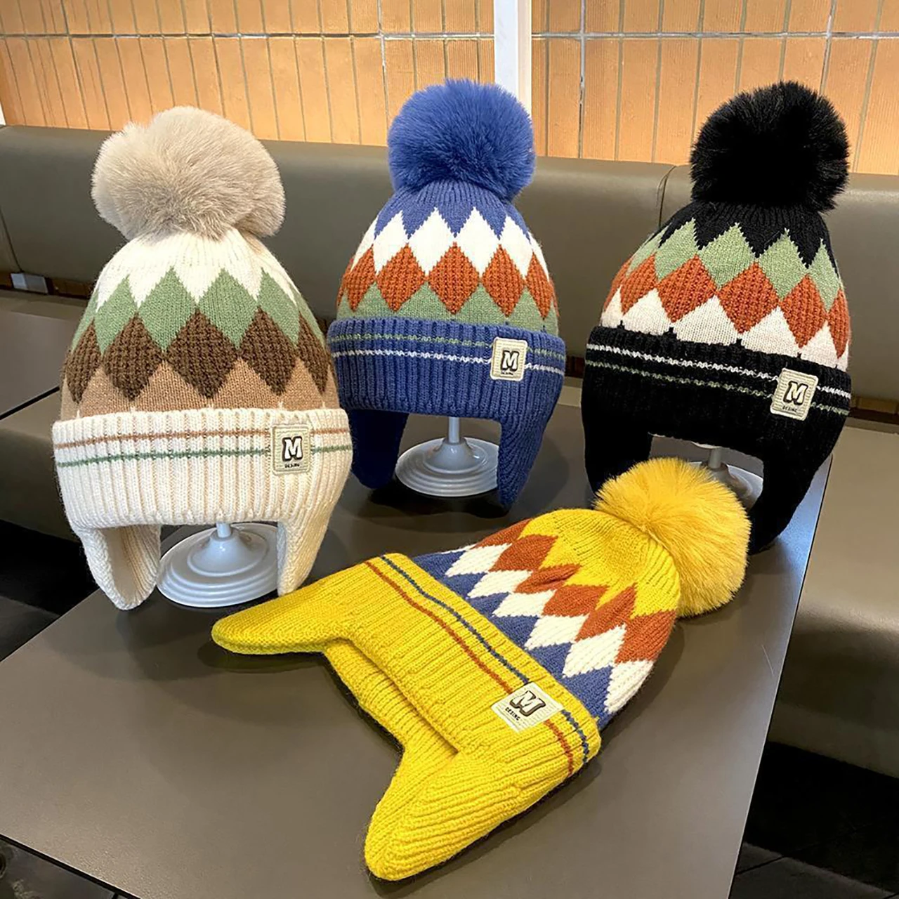 

Пушистая плюшевая шапка, детская вязаная шапка, зимние теплые детские шапки для защиты ушей, бархатная подкладка, детские наушники, шапочка с помпоном, От 2 до 10 лет