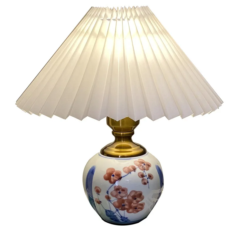 Nordic Decorative Pleated Lampshade Table Lamp with Ceramic Base Home Lighting Fixture