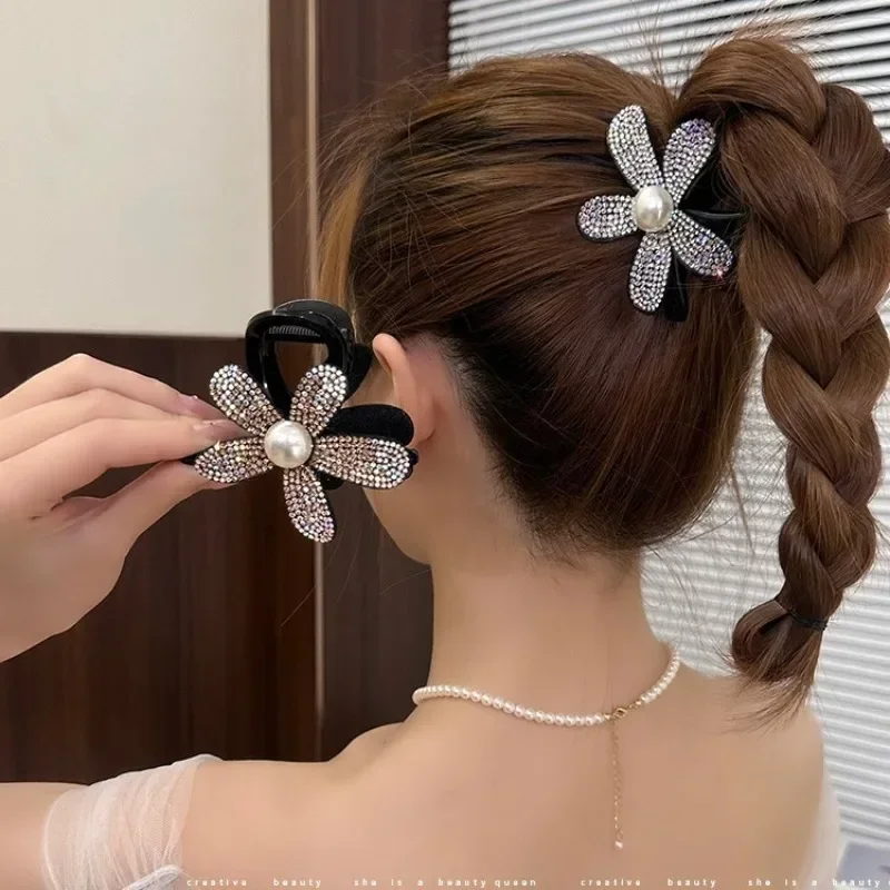 Korean Fashion Rhinestone Flower Hair Claw Clips for Women Retro Pearl Glitter Shiny Sunflower Temperament Hairpin Hair Styling