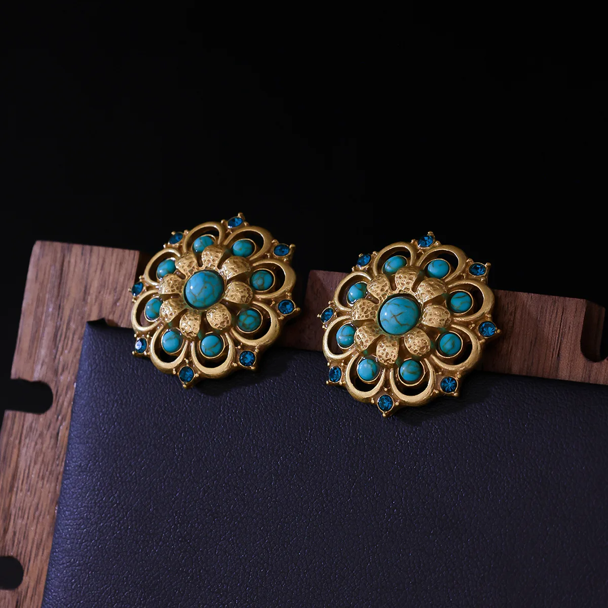 

Distressed artistic high-end floral earrings
