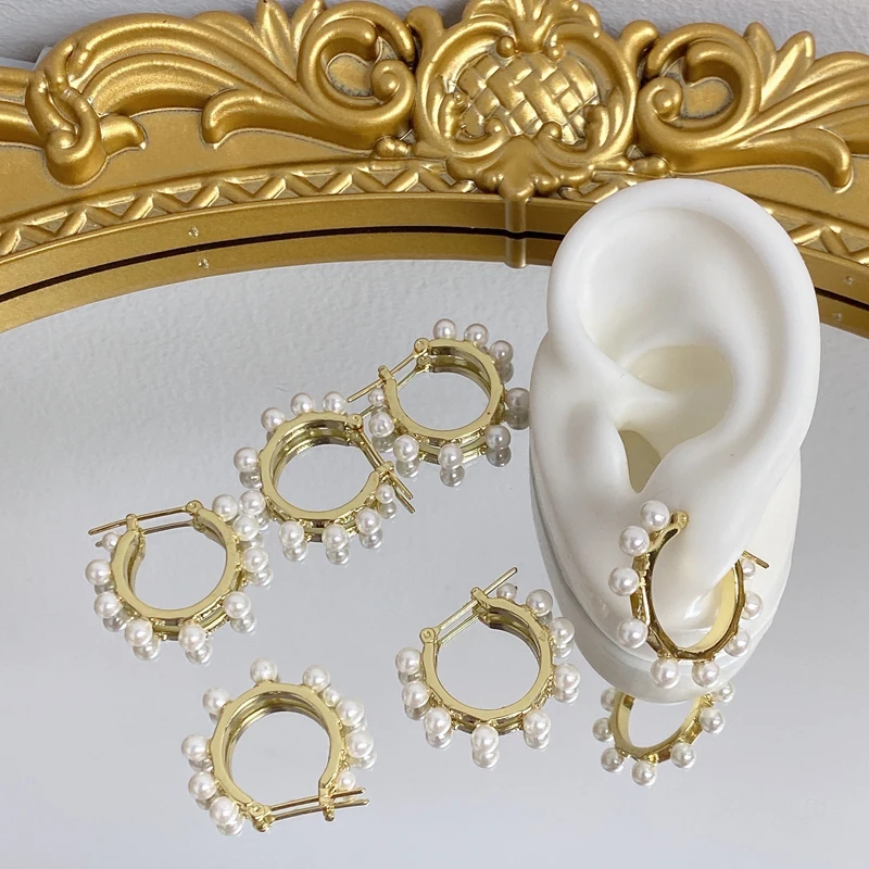 Simple Elegant Appearance Jewelry Plastic Pearls Embellished Gold Plated Brass Hoop Earrings for Women Daily Life