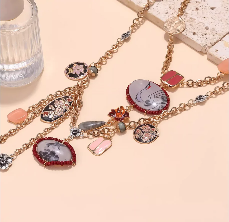 Fall/winter 2025 big-name design multi-layer temperament necklace with painted cranes personalized niche street shooting sweater