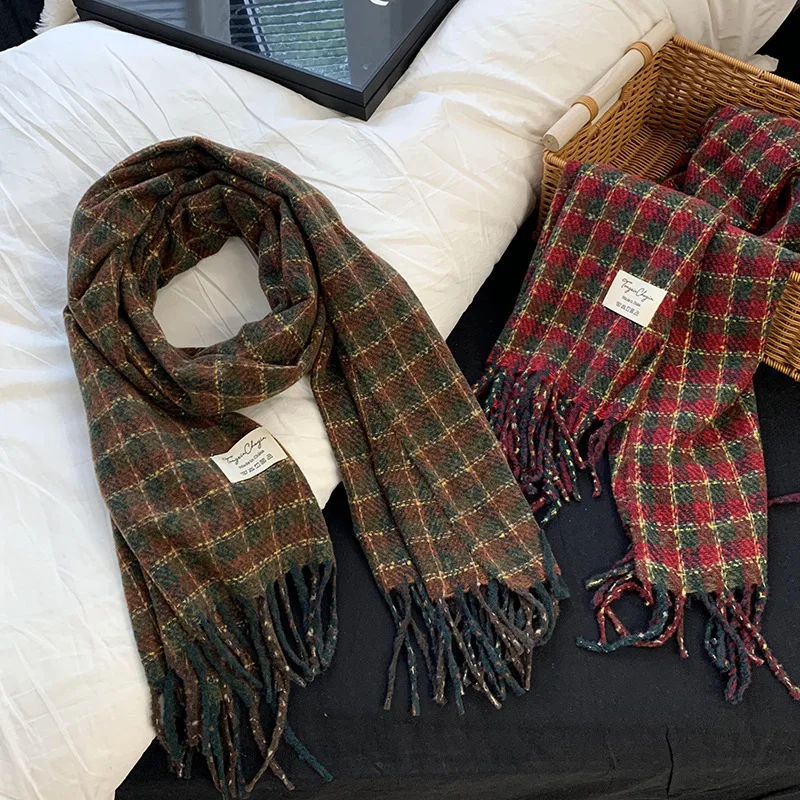 Fashionable Scarf for Women, Perfect for Autumn and Winter Commuting Vintage Plaid Scarf for Women with Tassels