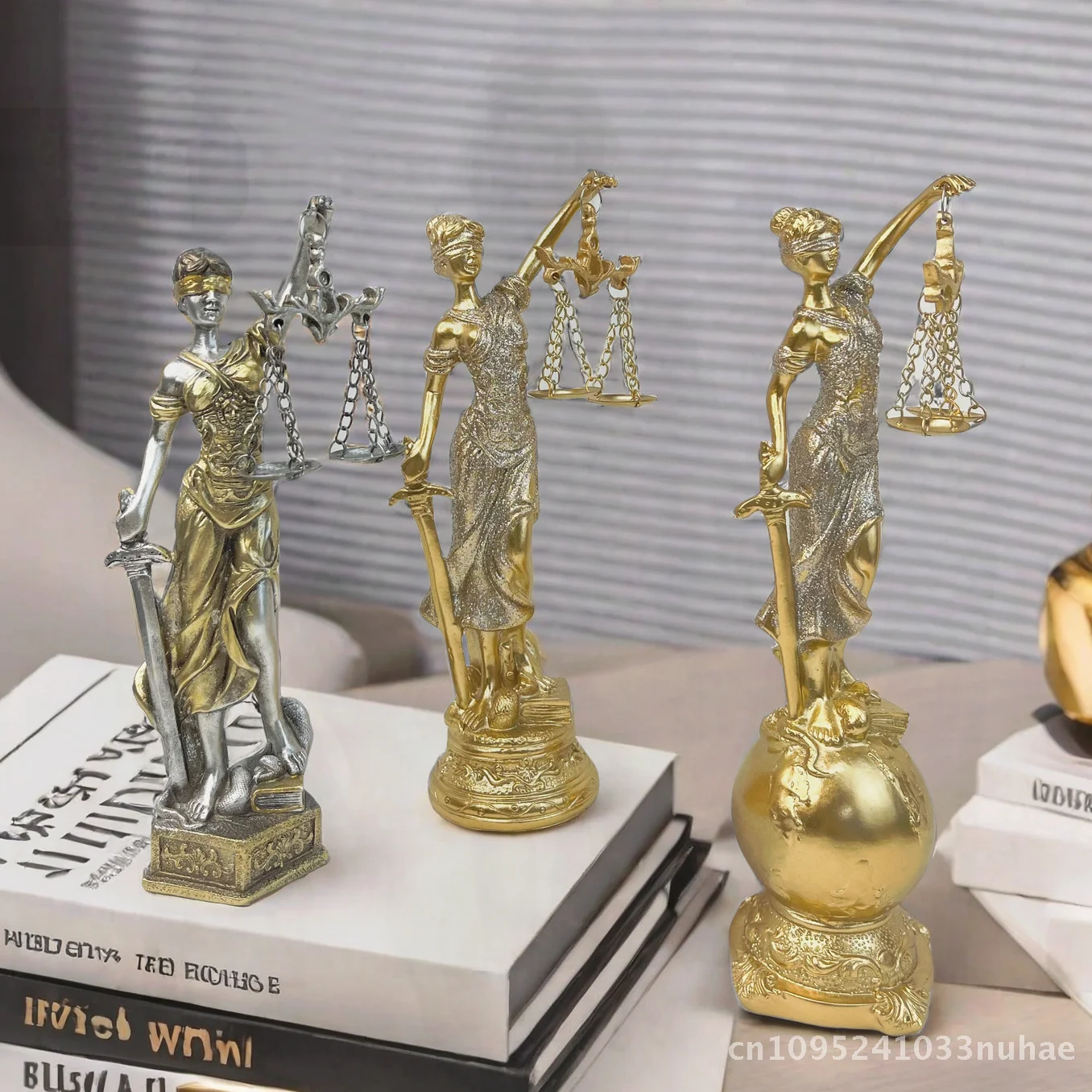 

3D Resin Justice Goddess Statue European Style Office Desk Decor Vintage Home Decor Living Room Wine Cabinet Interior Ornament