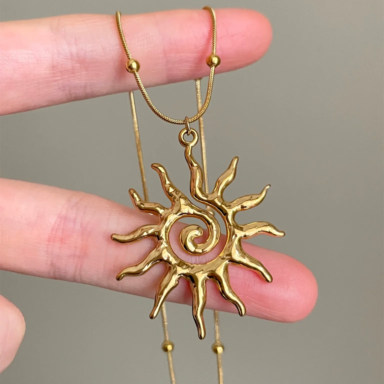 New Vintage Chic Sun Shaped Pendant Necklace Statement Golden Choker Fashion Jewlery Accessories Hot Wholesale Gifts