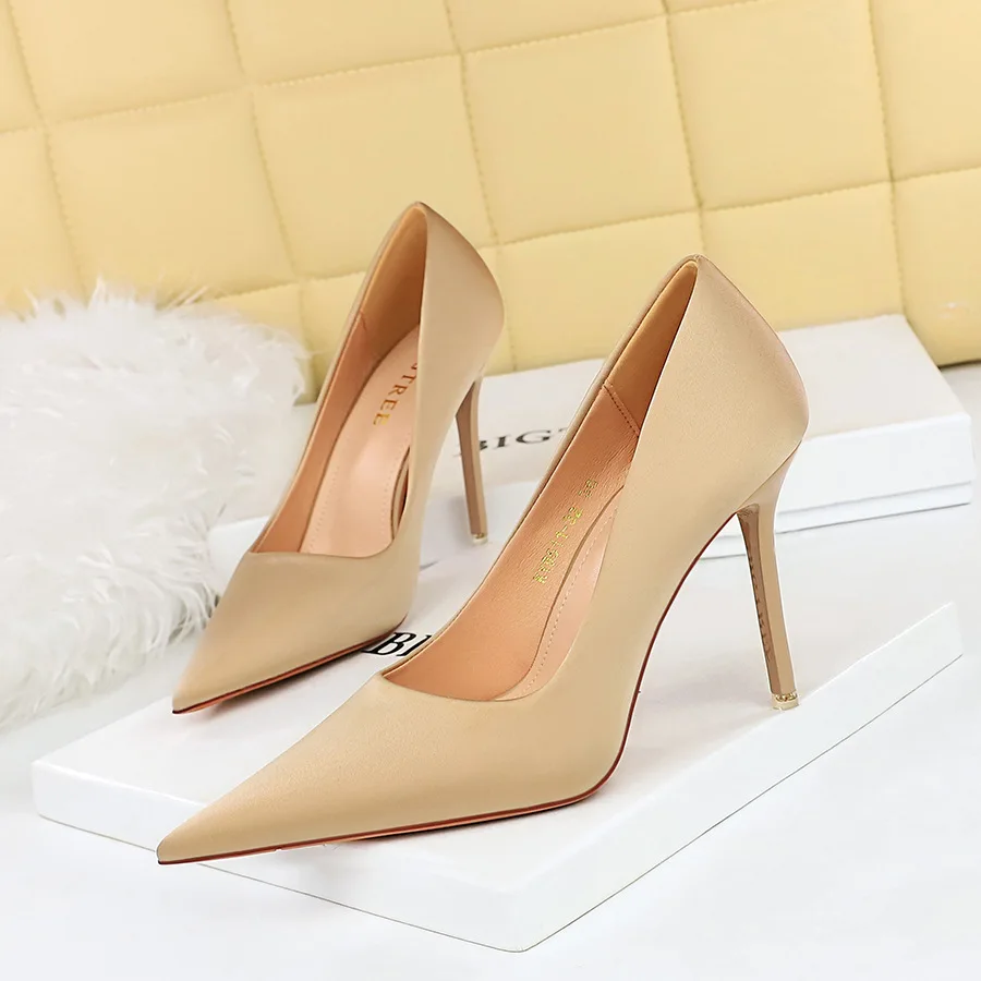 Korean Fashion Simple High Heels Shallow Mouth Pointed Tip Nightclub Sexy Slim Silk Satin Single Shoes Women Pumps туфли женские