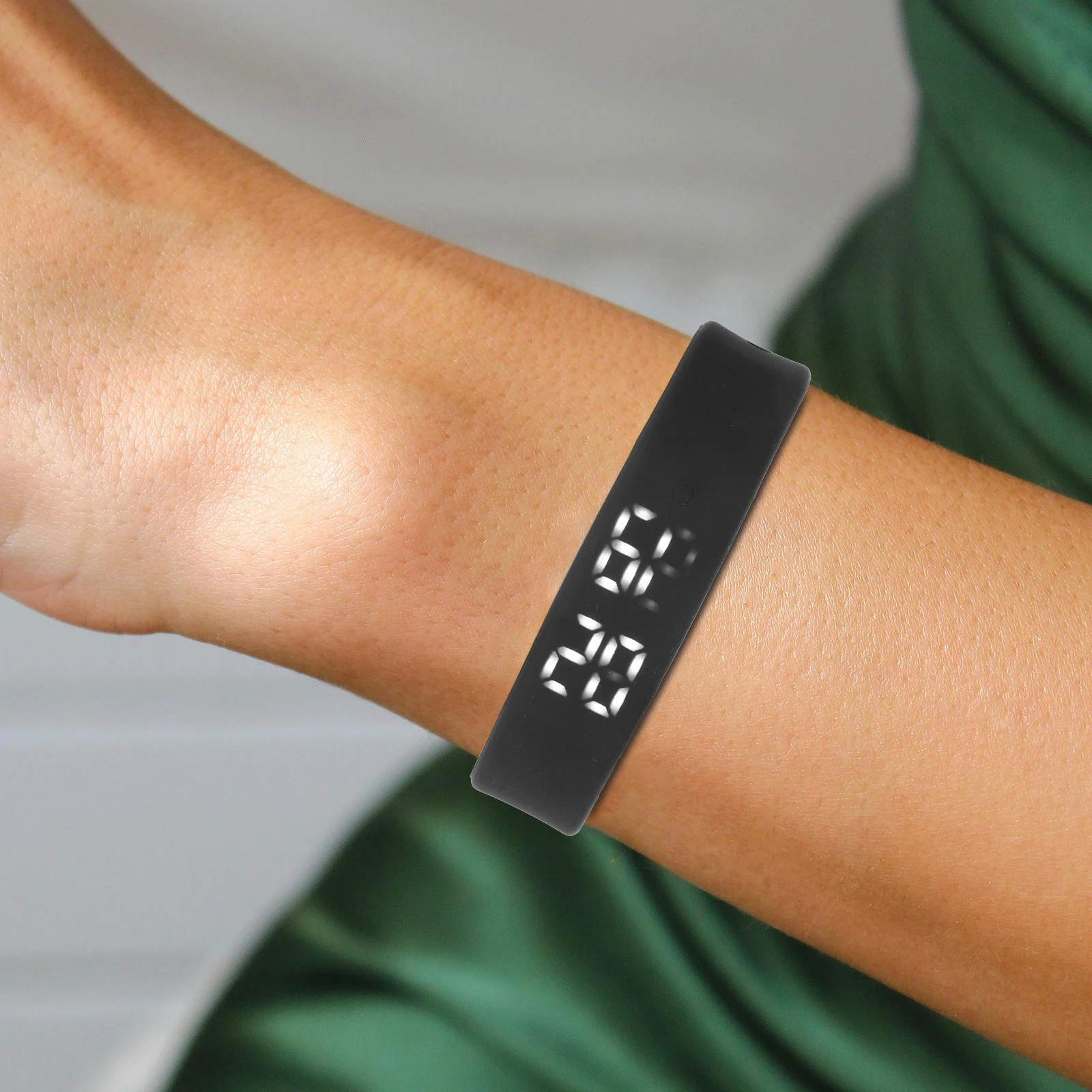 

Smart Wristband Black Led Display Pedometer Sleep Monitor Vibration Alarm Thermometer 50Ma Usb 2.0 255X16X9.2Mm