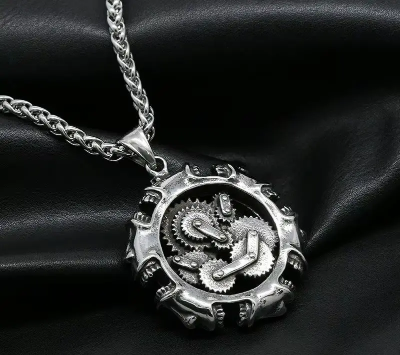 

Steampunk (x-15) skull gear necklace personalized titanium hip-hop pendant alternative sweater chain
