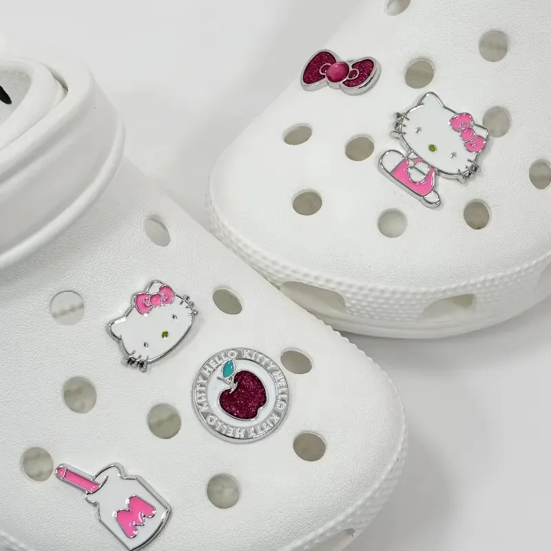 

MINISO Metal Pink Hello Kitty Cute Charm Shoe Accessories Girl DIY Detachable Wristband Shoe Buckle Decoration