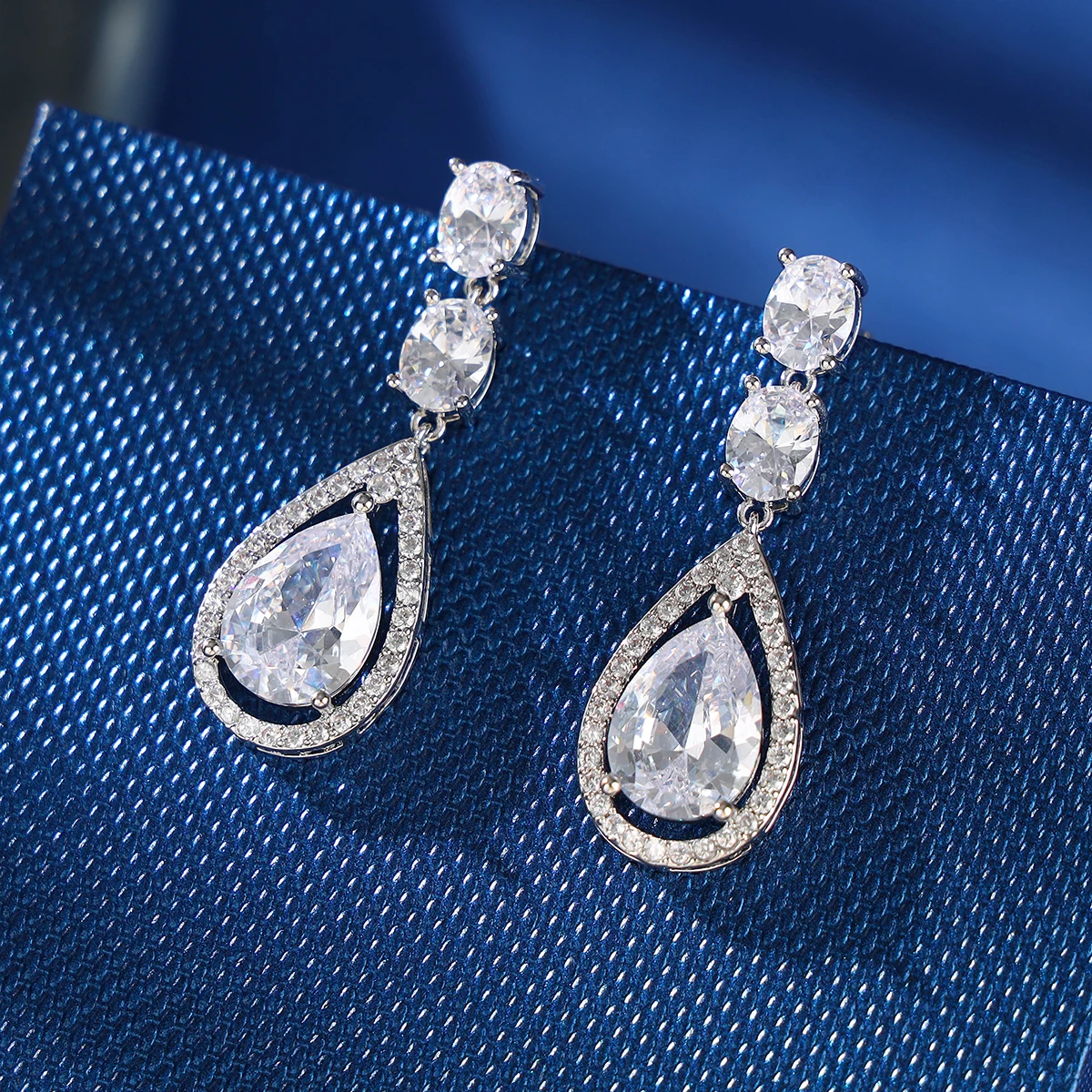 Elegantly  Sparkling Wedding Teardrop Cubic Zirconia  Earrings for Bridal