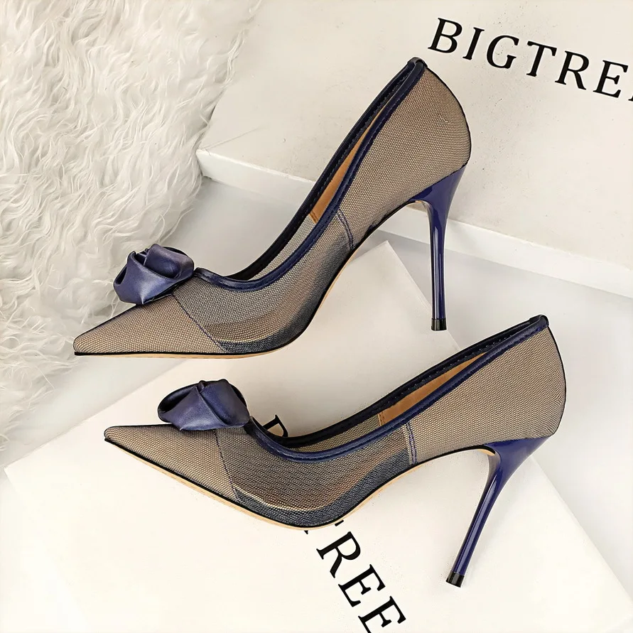 

2023 Elegant Women 9cm Fetish High Heels Bride Pumps Designer Brand Flower Blue Pink Stiletto Heels Air Mesh Wedding Party Shoes