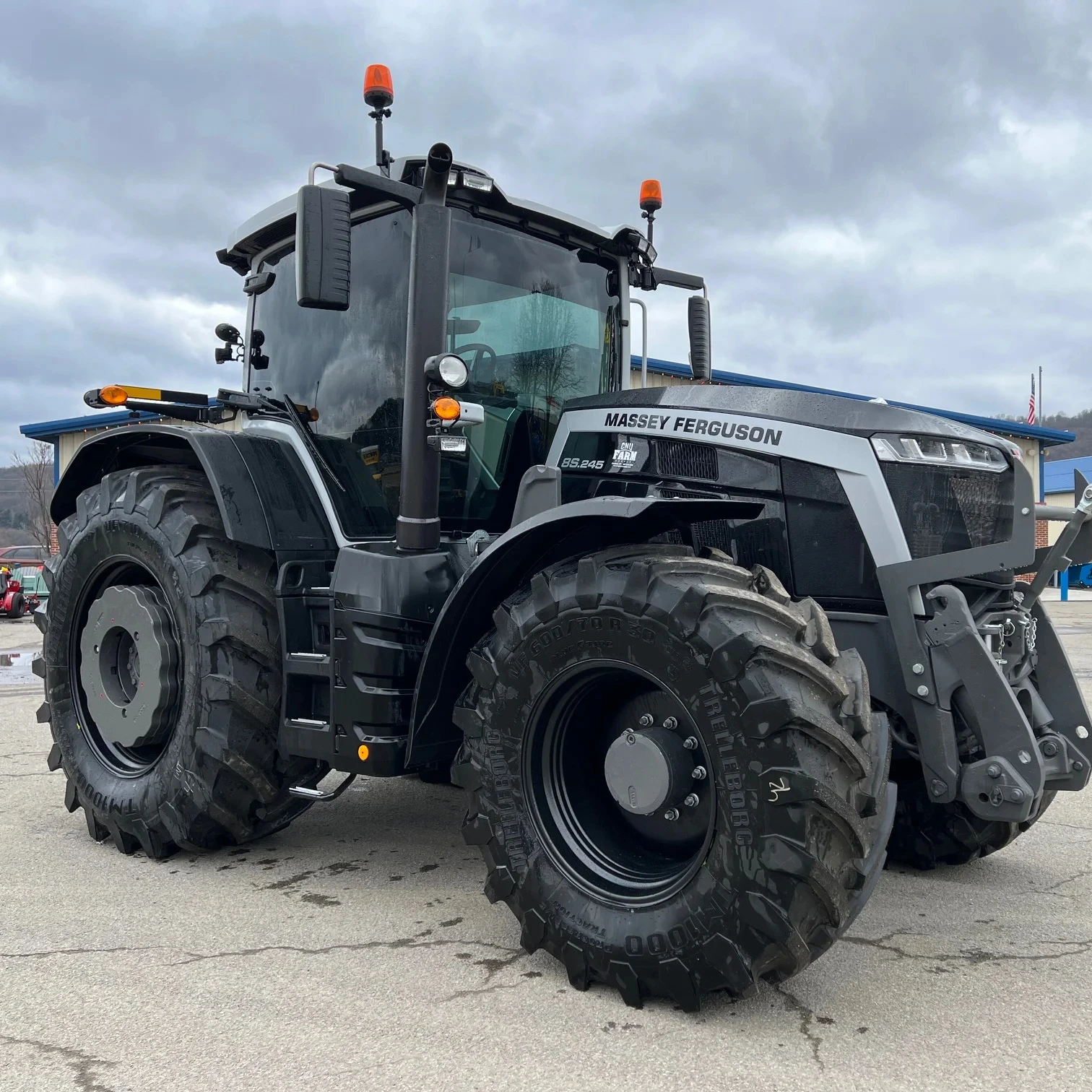 Domestic four-wheel drive small agricultural tractor suitable for greenhouse orchards, brand new agricultural tractor