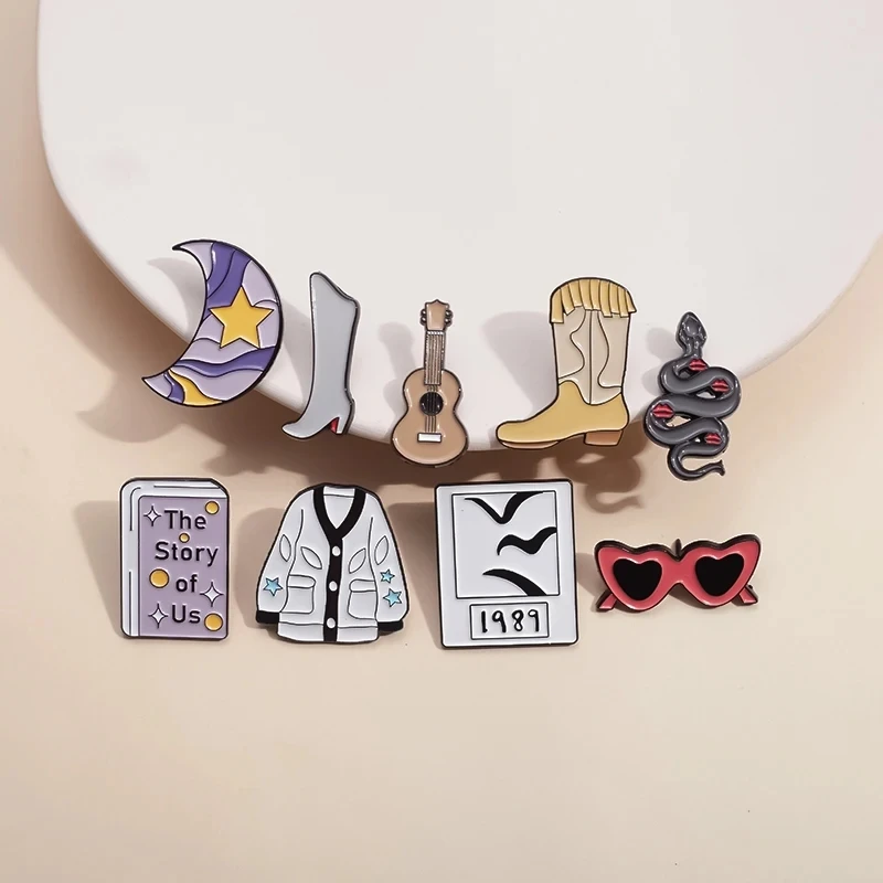 Famous Singer Pop Music Album Enamel Pins Rock Record Tour Collection Brooches Lapel Badge Fans Jewelry Decoration Gift