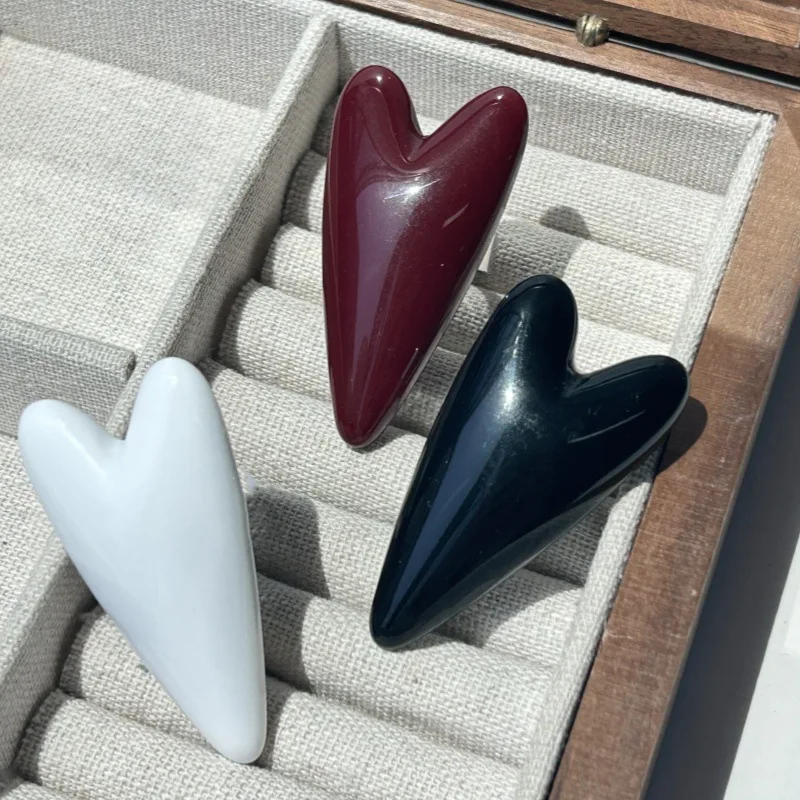 Vintage Oversized Glossy Resin Heart Ring in Burgundy Black White—Women's Jewelry Simple Sophisticated Elegant