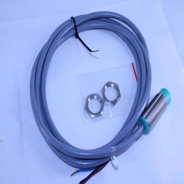 

Pepperl Fox Nj8-18gm50-e2 Датчик Совершенно новый оригинальный точечный Plc