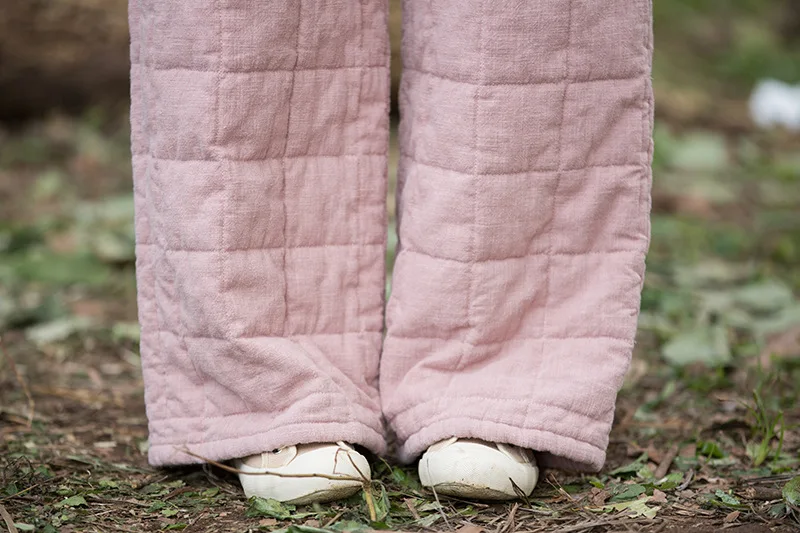 السراويل الشتوية المتعثرة 2025: اللحف المدقق، رامي الكتان والنمط الفني. #6