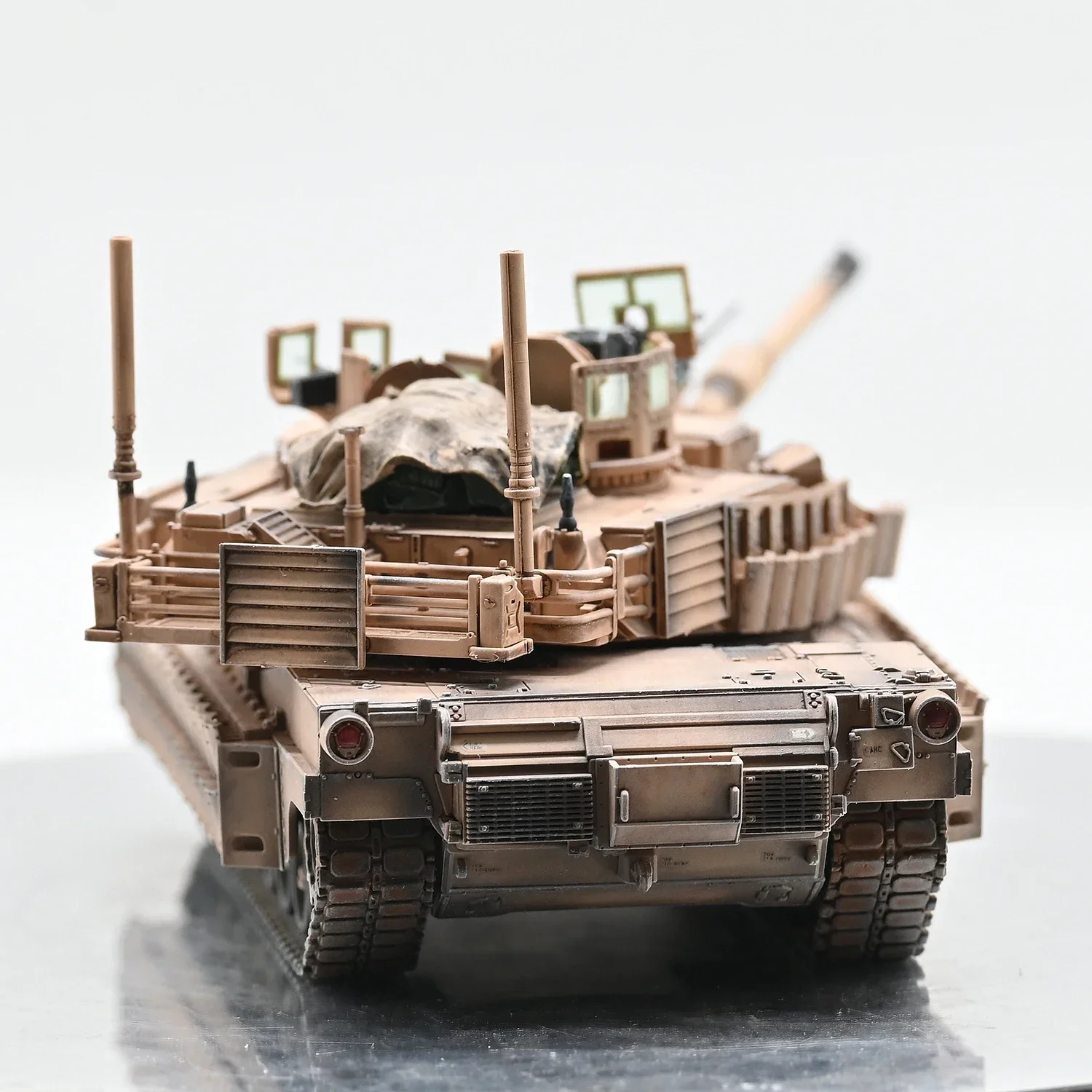 Gifts 2024 New 1/72Scale  US M1A2 TUSK II Finished Tank Model Desktop Static Ornament Simulation Combat Vehicle Model Birthday