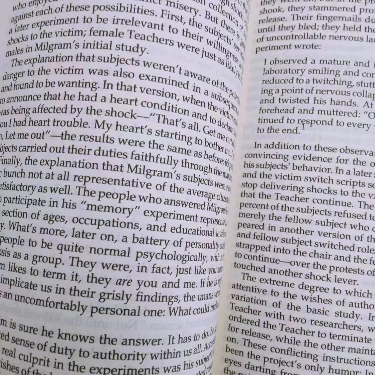 Influence:the Psychology of Persuasiom Paperback Book English