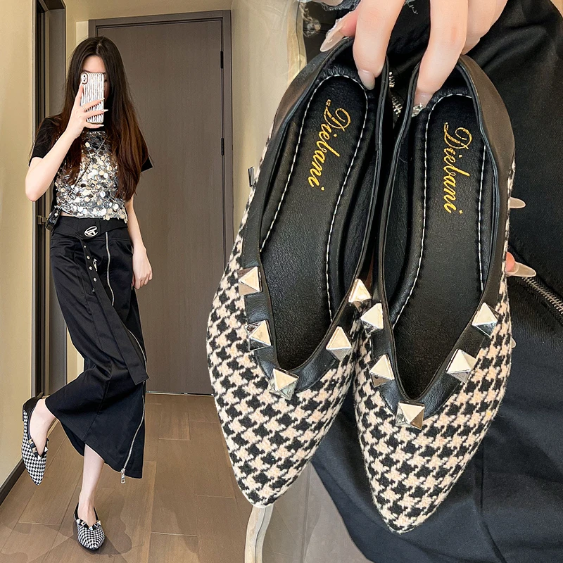 2024 Fashion Pointed Women's Flat Shoes Casual Versatile Houndstooth Cloth Shoes Rivet Design Ladies Shallow Mouth Single Shoes