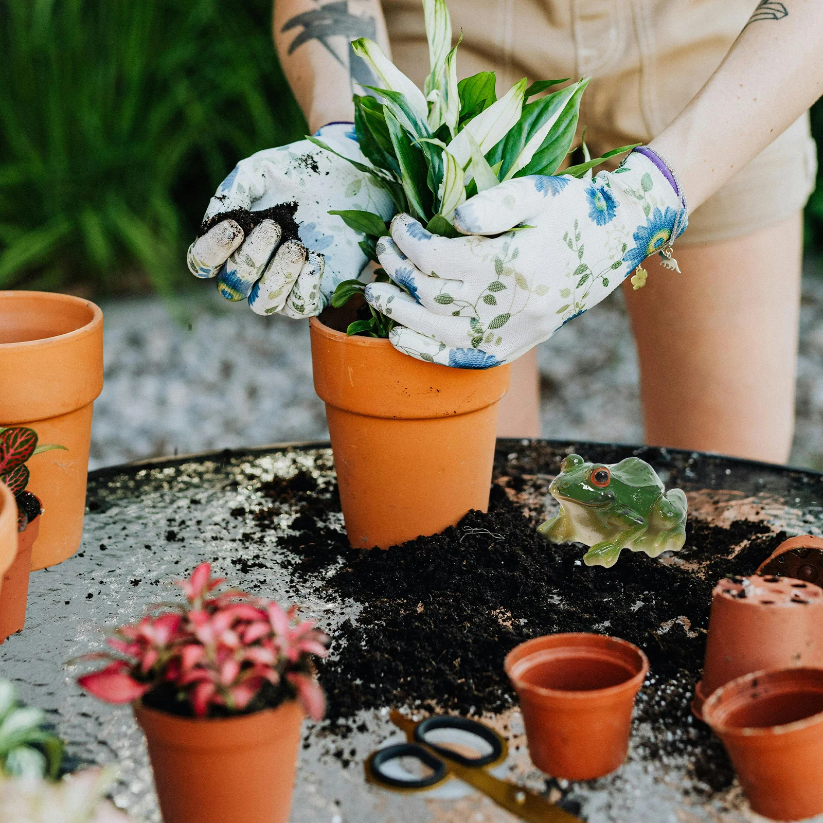 

2Pcs Resin Frogs Micro Landscaping Decor 2.5x2.1x1.5inch Miniature Frogs Indoor Outdoor Garden Decorations Resin Decors
