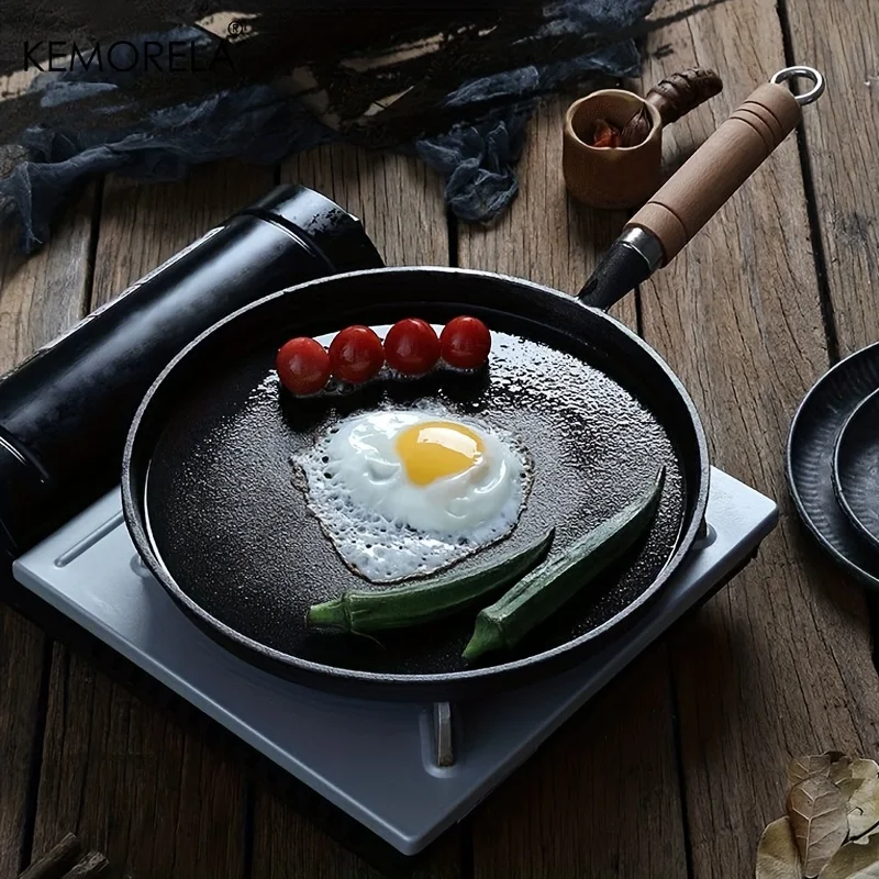 1PCS 23CM Frying Pan Cast Iron Uncoated Wooden Handle Flat Bottomed Frying Pan Non Stick Pan Round Baking Tray Steak Frying Pan