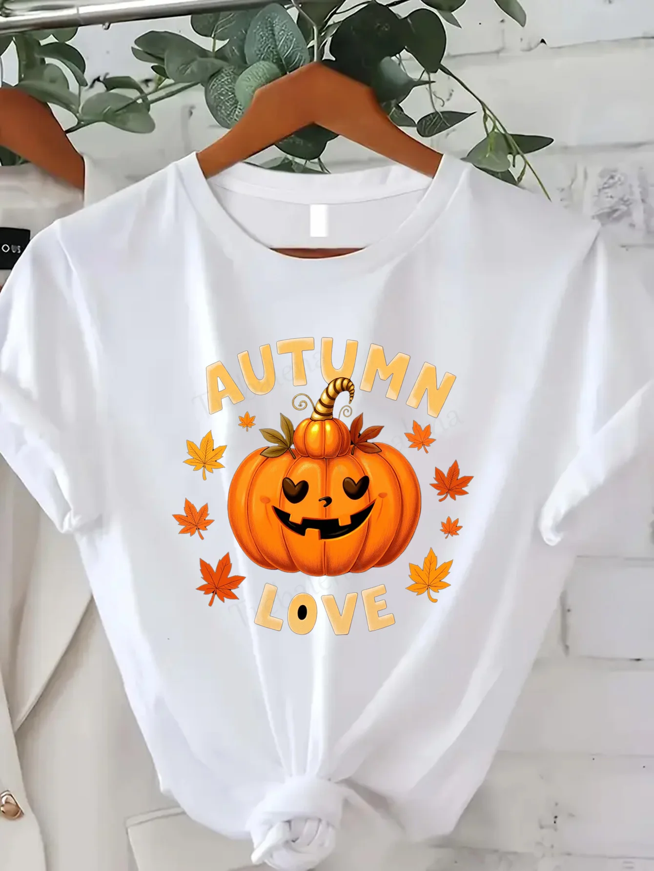 

Comfortable Women's Print T-shirt Autumn Love Pumpkin T-Shirt - Festive Fall Graphic Tee for Women