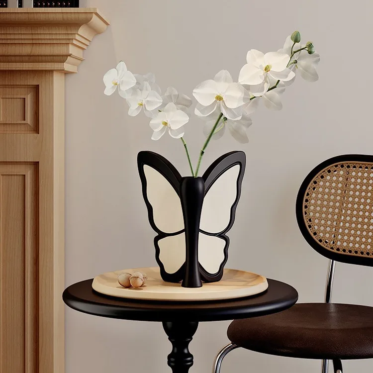 Custom French Mid-century Modern Style Living Room Decoration Resin Vintage Butterfly Shape Vase Display Ornament For Home Decor