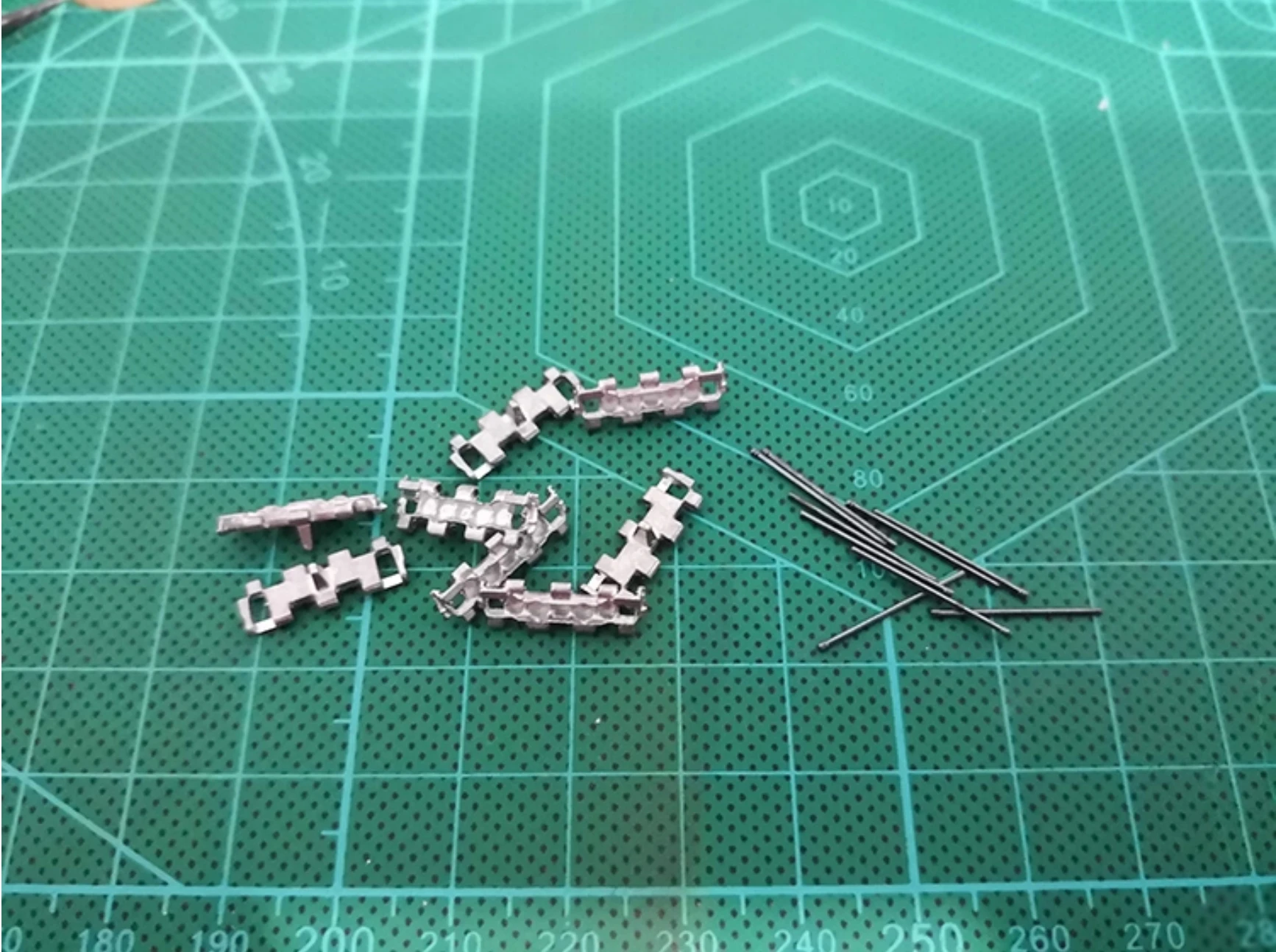 

1/35 Scale Metal Track Links w/metal pin for T-55 Type 59 Type 69 Tank Model Kit SX35008