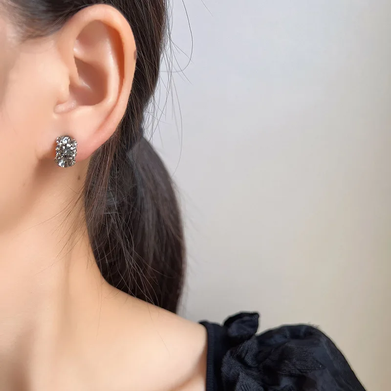 New Women\'s Retro Dark Gray Ear Clip Without Ear Hole Mosquito Coil Earrings Letter C Shape Earrings Gift