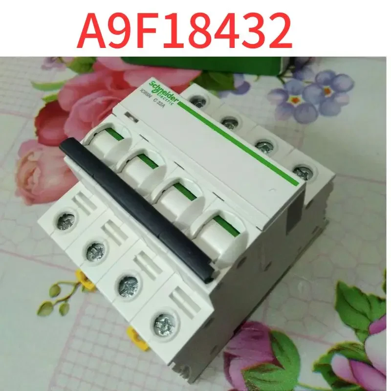 

Новый переключатель утечки A9F18432 Acti 9 ic65NTest и поставка