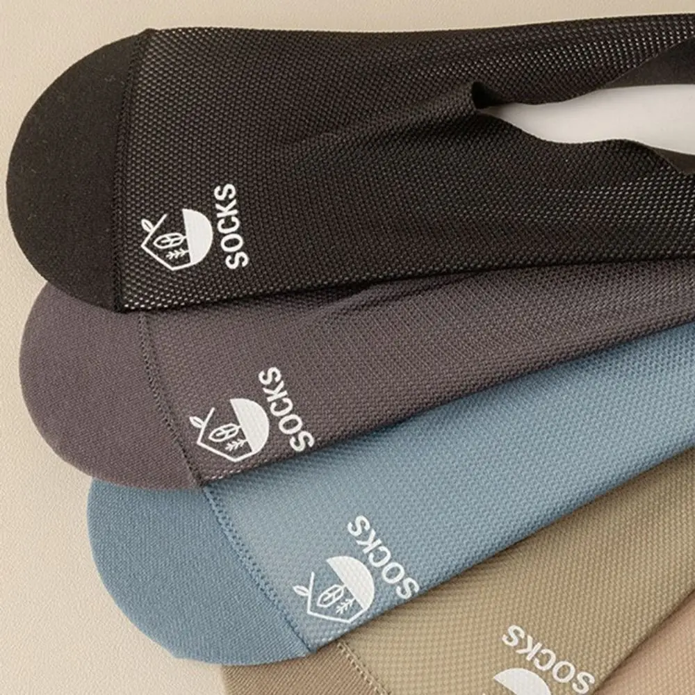 メンズ透かし彫りメッシュアイスシルクアンクルソックス、ローカット、滑り止め、通気性のあるボートソックス、汗吸収、快適、2ペア