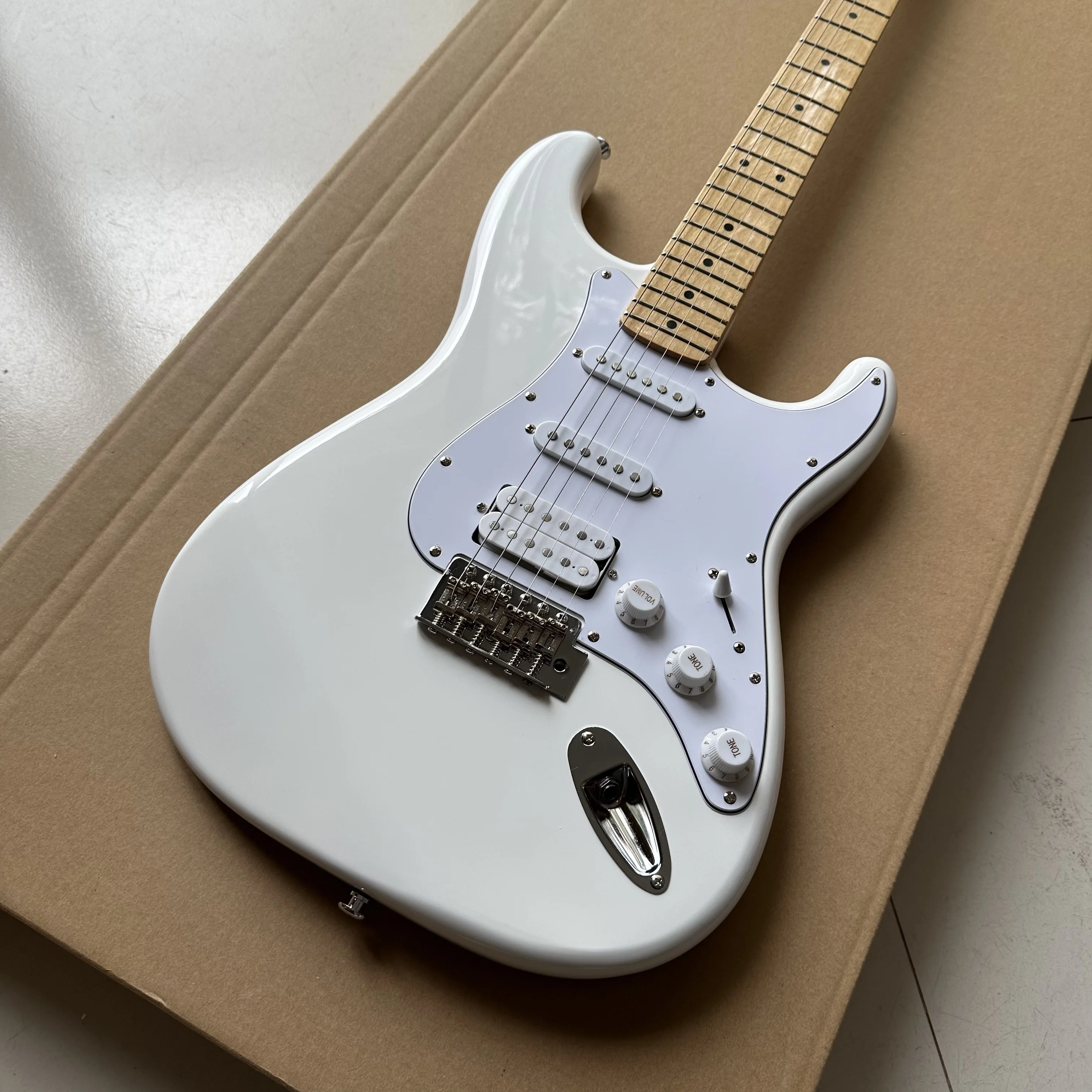 China factory Electric Guitar,maple neck, Mahogany Body, Cream Yellow Color,Multiple colors，In stock