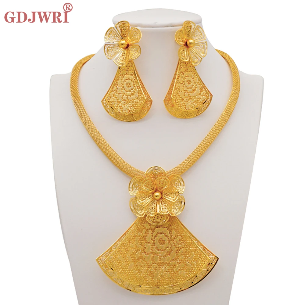 

2PCS Fashion Dubai Gold Color For Women Wedding African Big Flower Pendant Necklace Earrings Jewelry Set Nigerian Bridal Gift