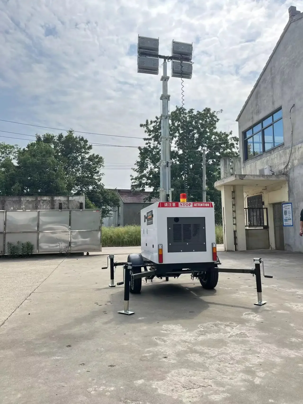 Lumance Mobile Lighting Tower 7m 4*1000W LED Light Diesel Light Tower Generator Construction lampada da lavoro di emergenza