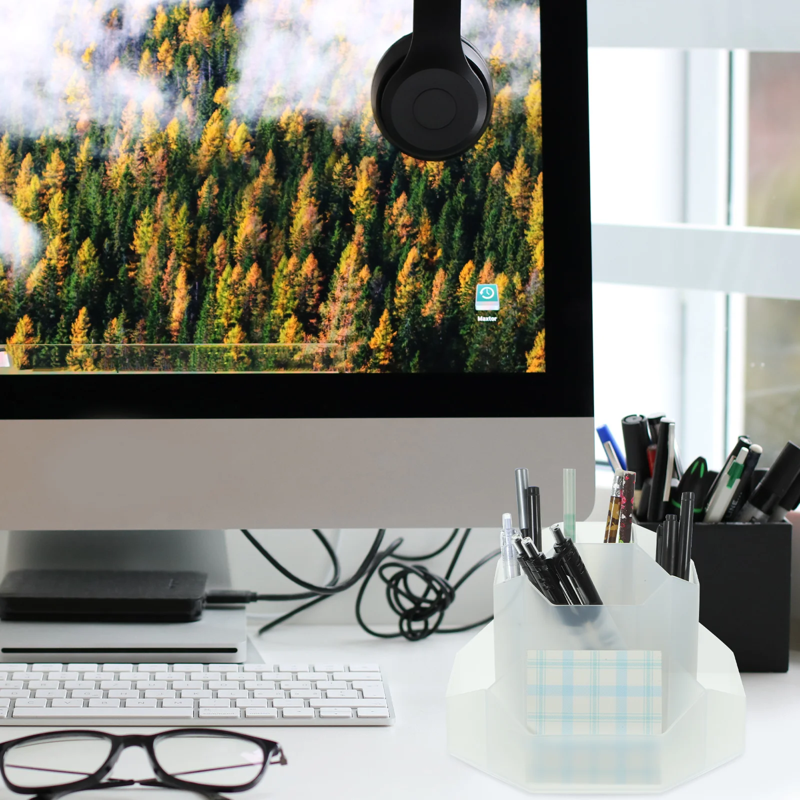 

Rotating Plastic Brush Holder Multi-Function Rotating Pen Cup Pencil Holder Makeup Brush Organizer Desk Stationery Organizer