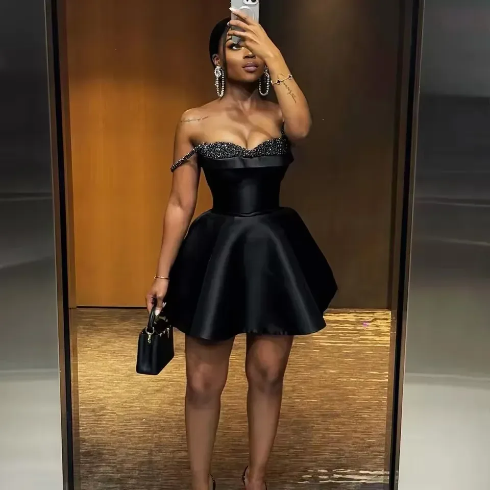 

Мини-атласное платье трапециевидной формы для выпускного вечера, расшитое бисером спагетти, короткое черное платье для выпускного вечера, простое коктейльное платье